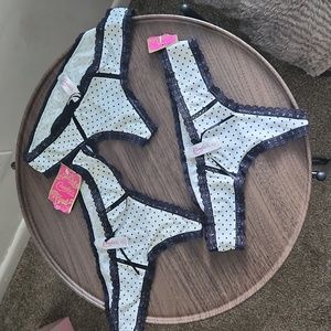 Candie's thongs size XS